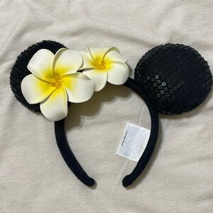 Aulani minnie mouse ears in new condition 🌺